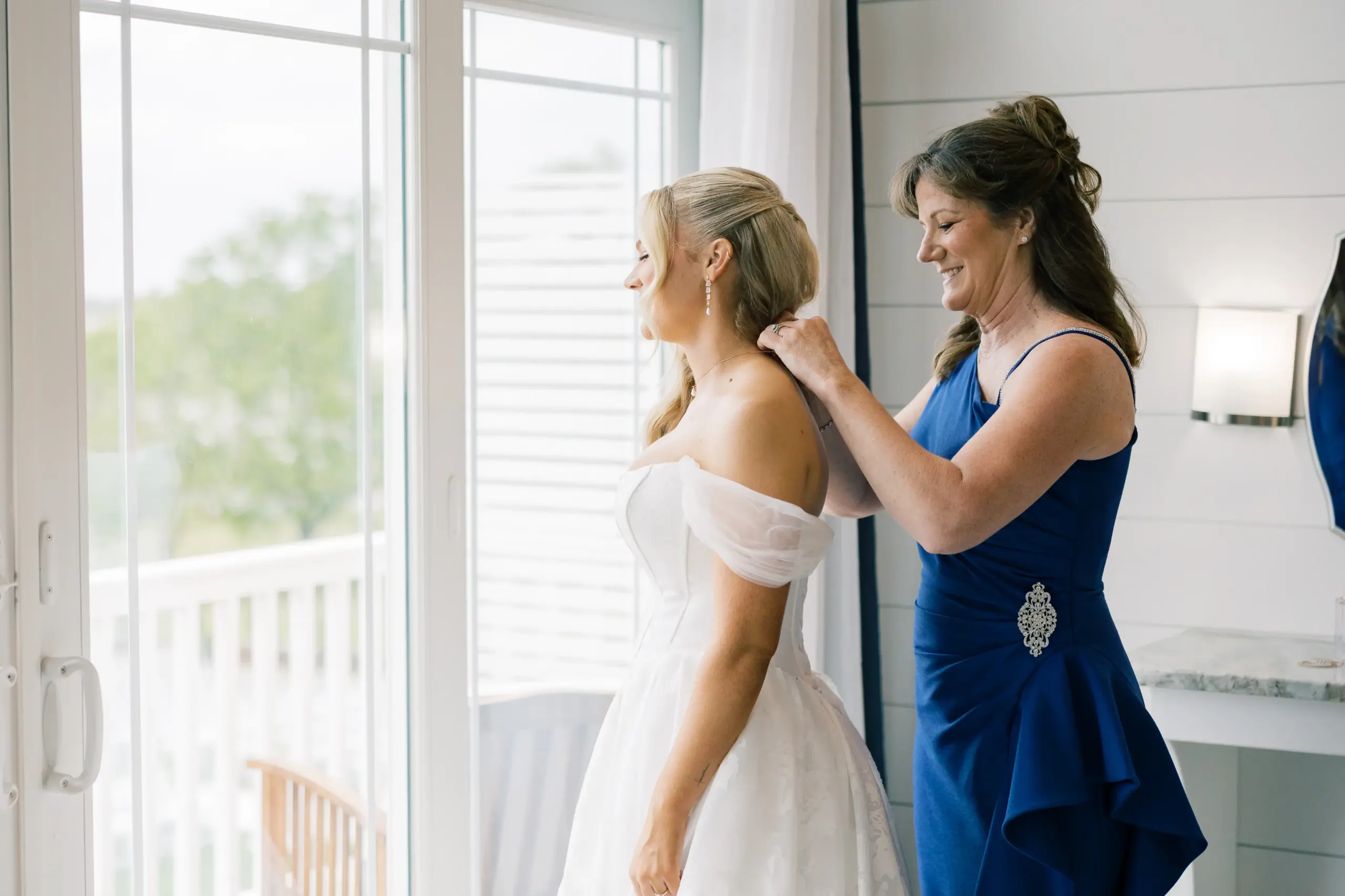 pre ceremony in the bridal suite and photos pre ceremony in the bridal suite and photos